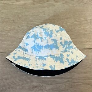 White & Blue Tie Dye Bucket Hat OS